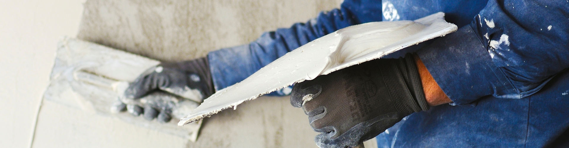 Enduit ou peinture pour sa façade : comment faire le bon choix ?